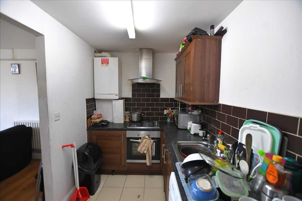 Property photo 3 of 6 Kitchen