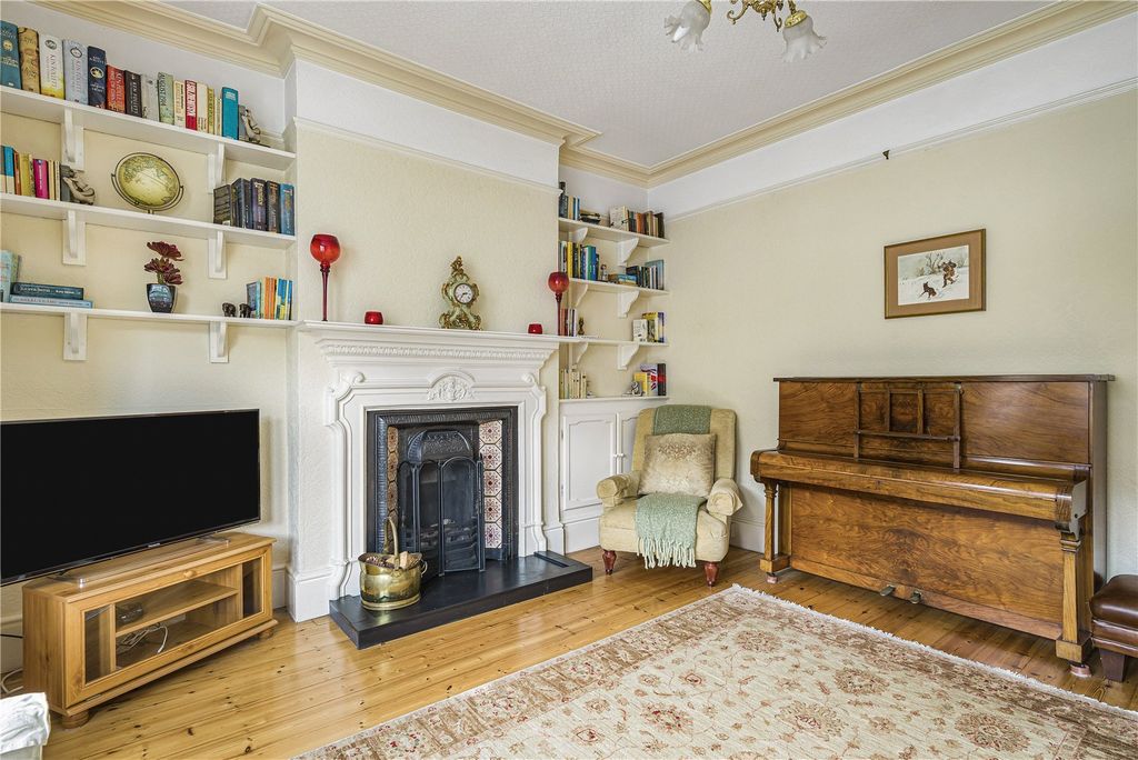 Property photo 3 of 32 Picture No. 05
