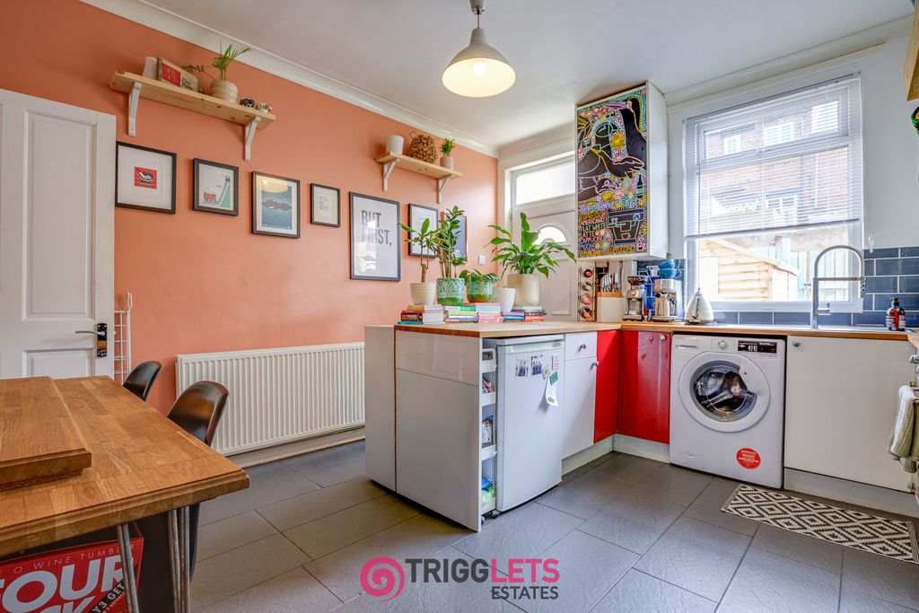 Property photo 2 of 17