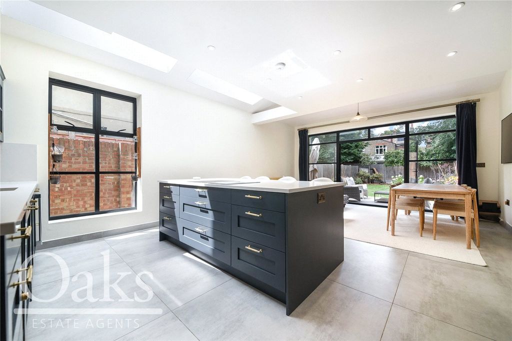 Property photo 3 of 14 Picture No. 17