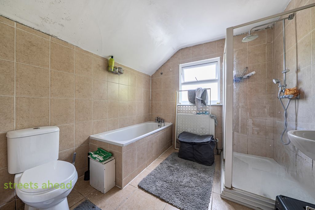 Property photo 3 of 10 8A27F835-27c0-458...