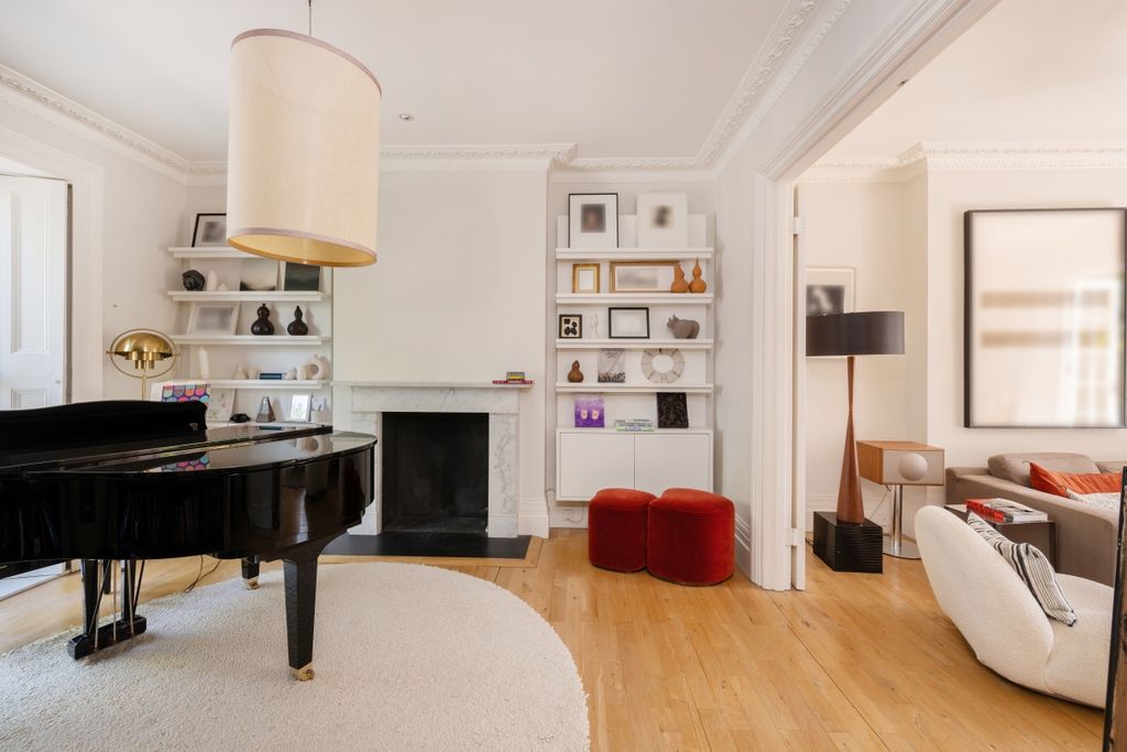 Property photo 1 of 20 12 Westbourne Par...