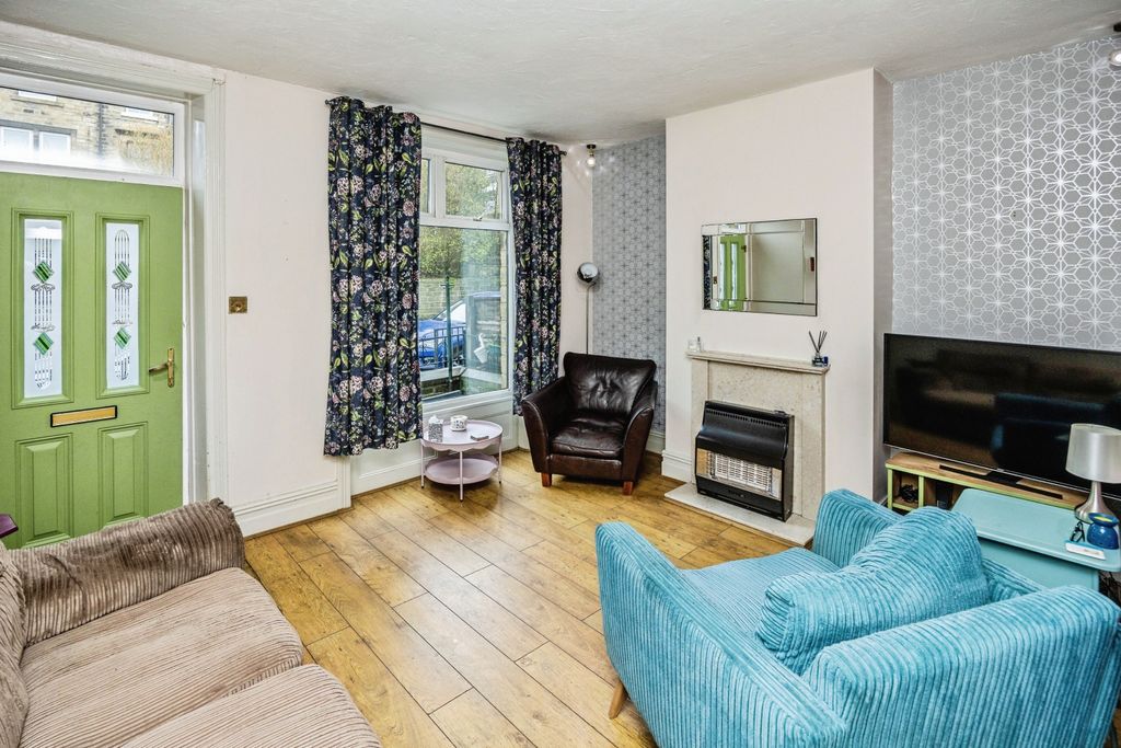 Property photo 3 of 18 Living Room