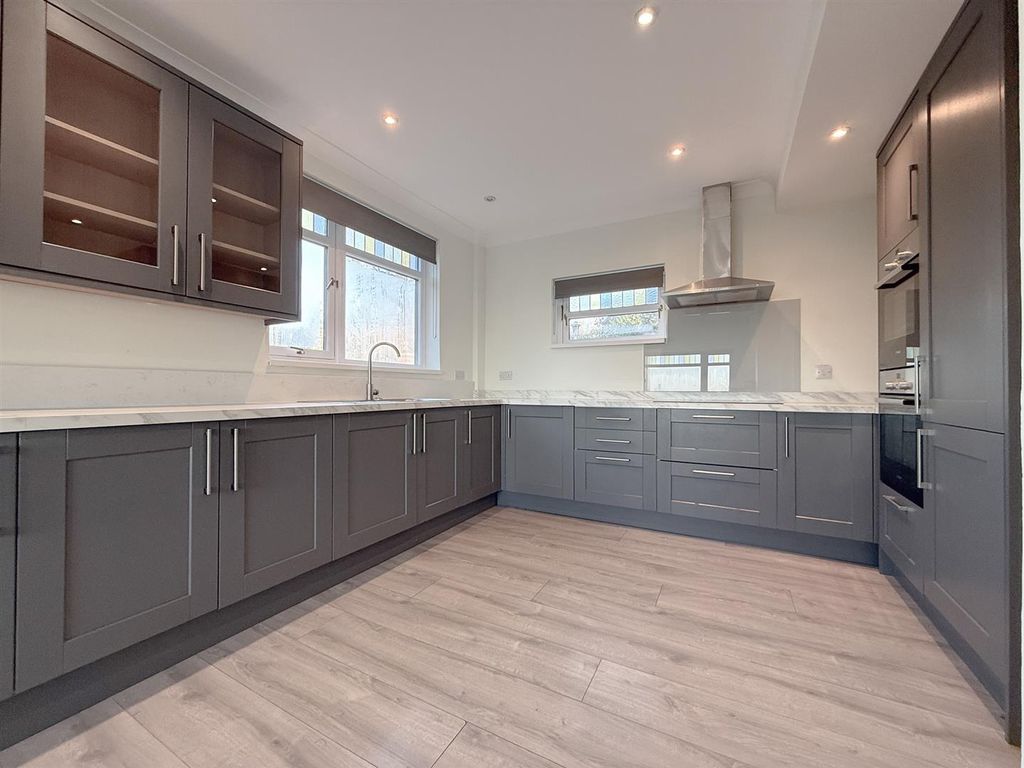 Property photo 2 of 24 Kitchen