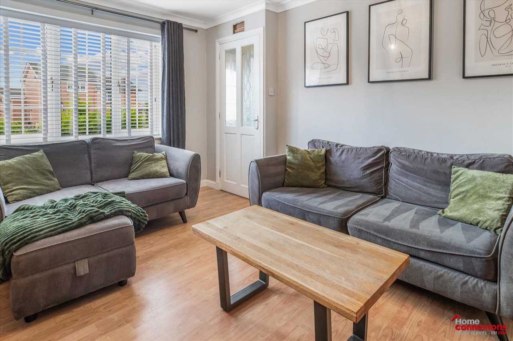 Property photo 2 of 19 Lounge (1)