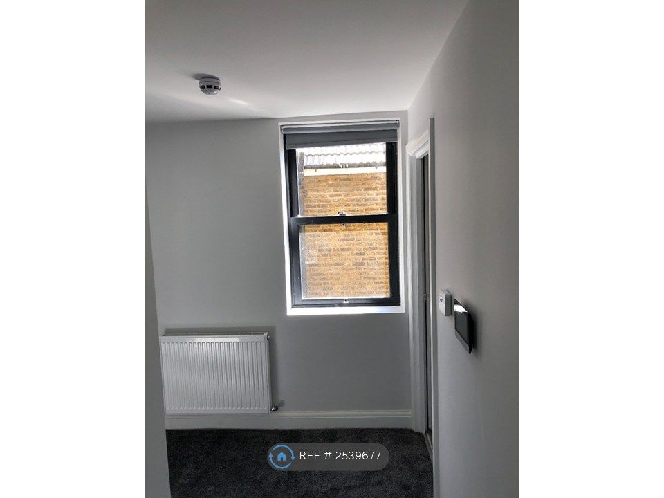 Property photo 2 of 7 Passage