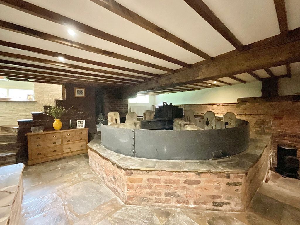 Property photo 3 of 28