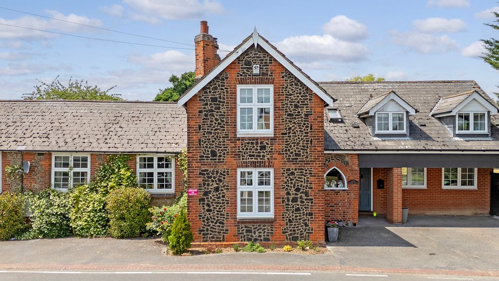 Property photo 1 of 33 Picture No. 05