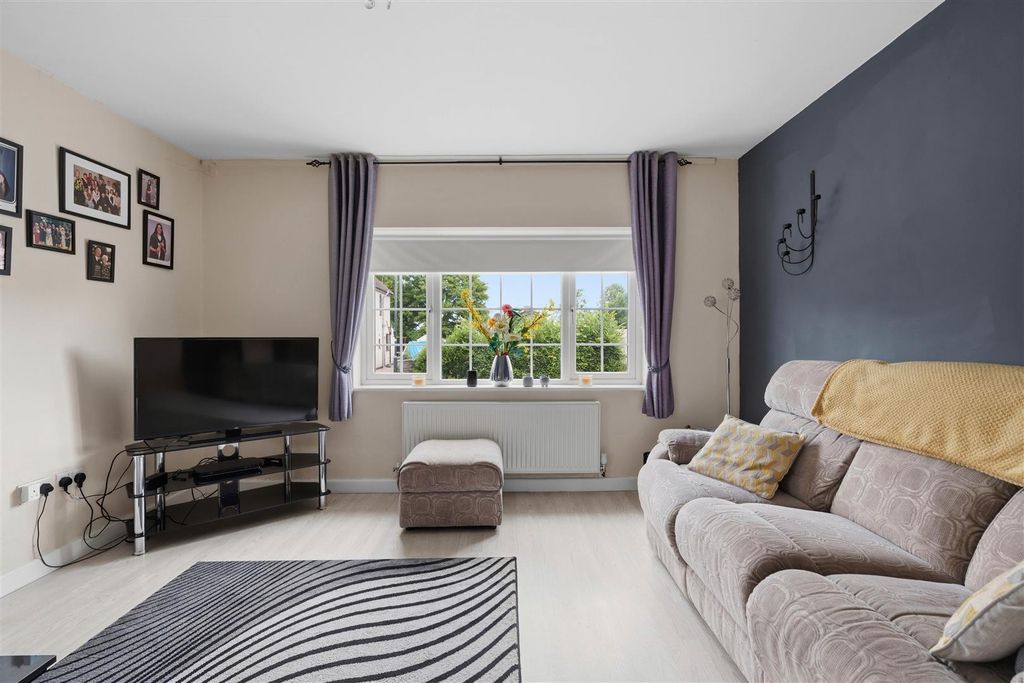 Property photo 3 of 29 9A Ash Green Road (9 Of 39).Jpg