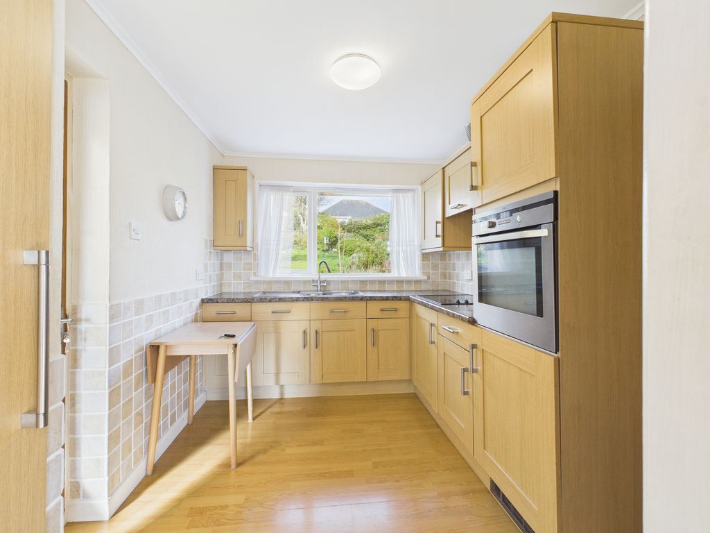 Property photo 2 of 8 Kitchen