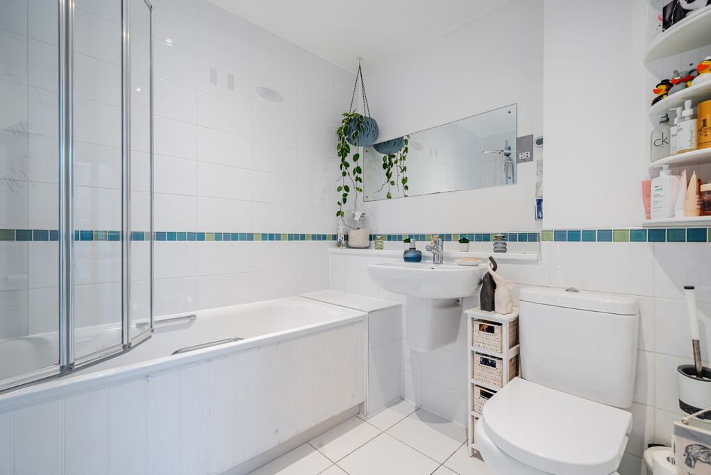 Property photo 3 of 12 Bathroom