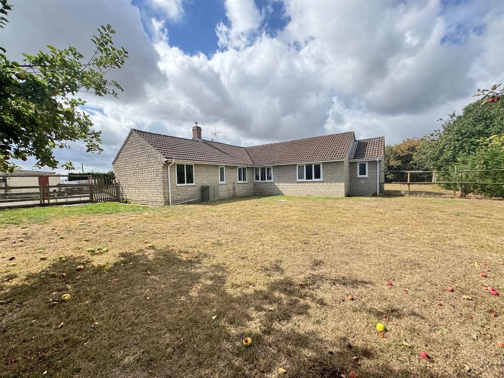 Property photo 1 of 17 Bungalow