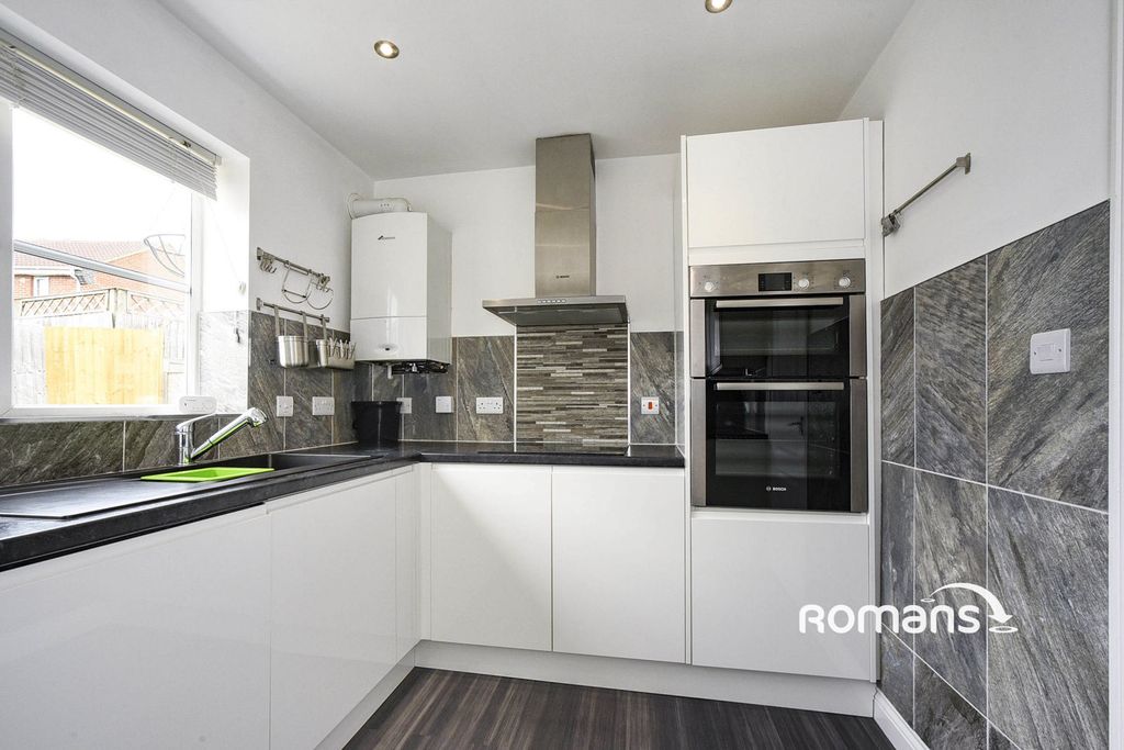 Property photo 3 of 10 Photo