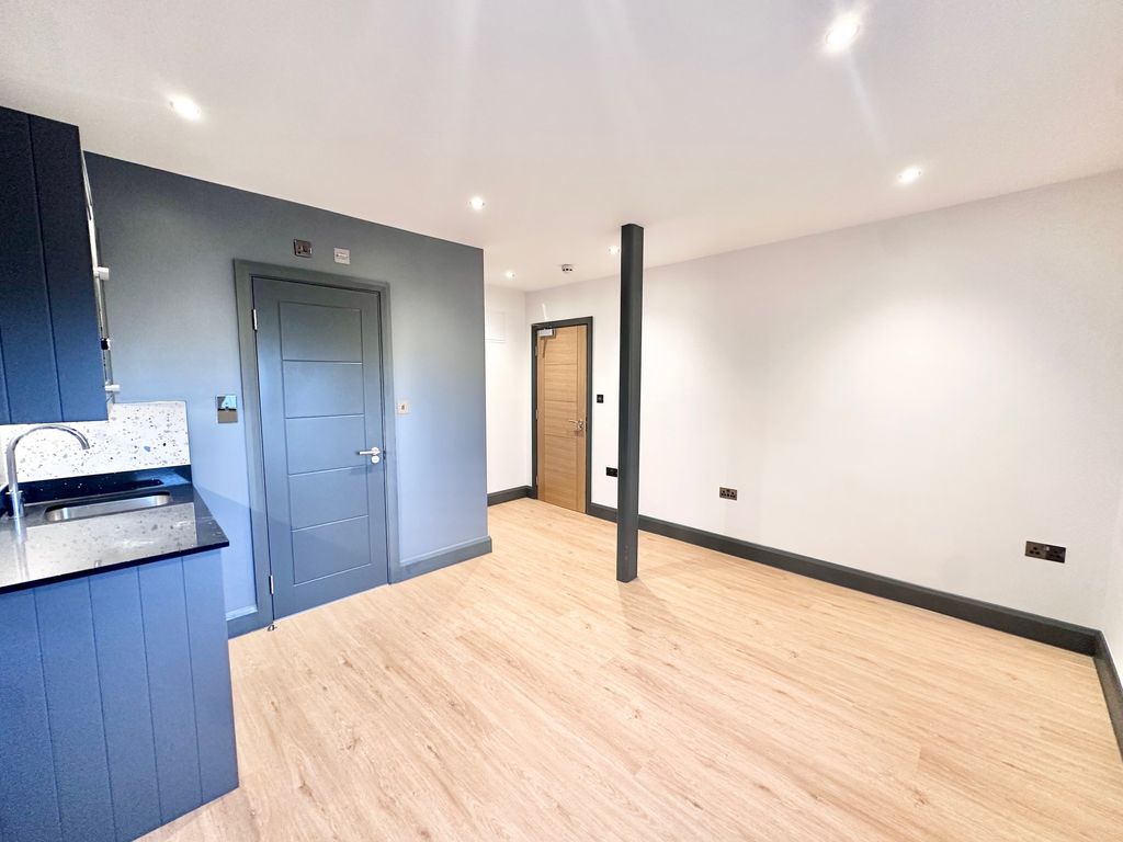 Property photo 2 of 7 Room 2