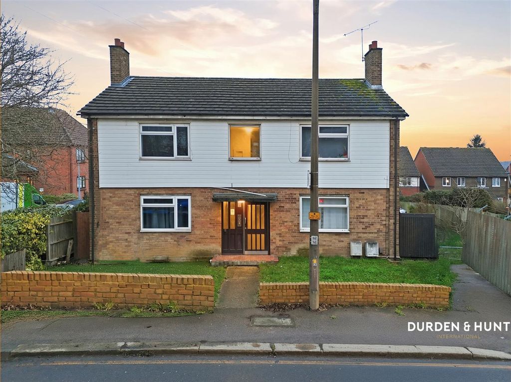 Property photo 1 of 11 Albert Road