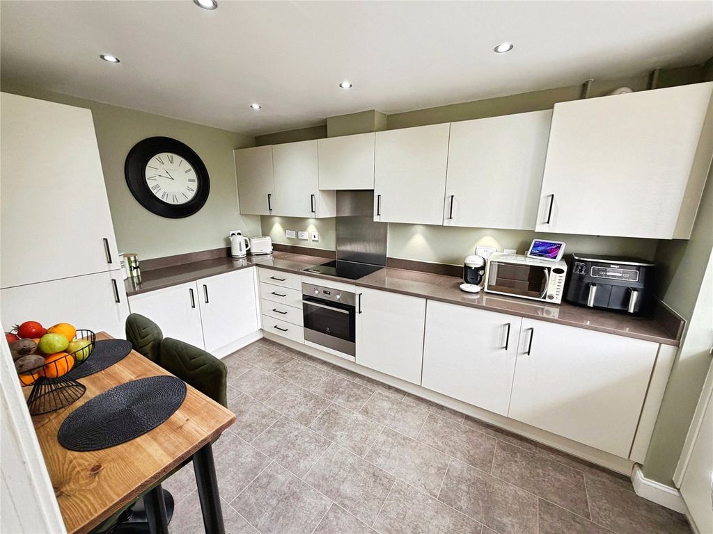 Property photo 2 of 18 Picture No. 28