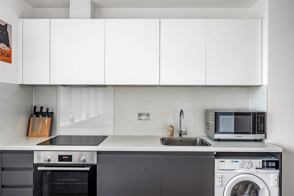 Property photo 3 of 13 Flat-11-Fountain-House-5.Jpg