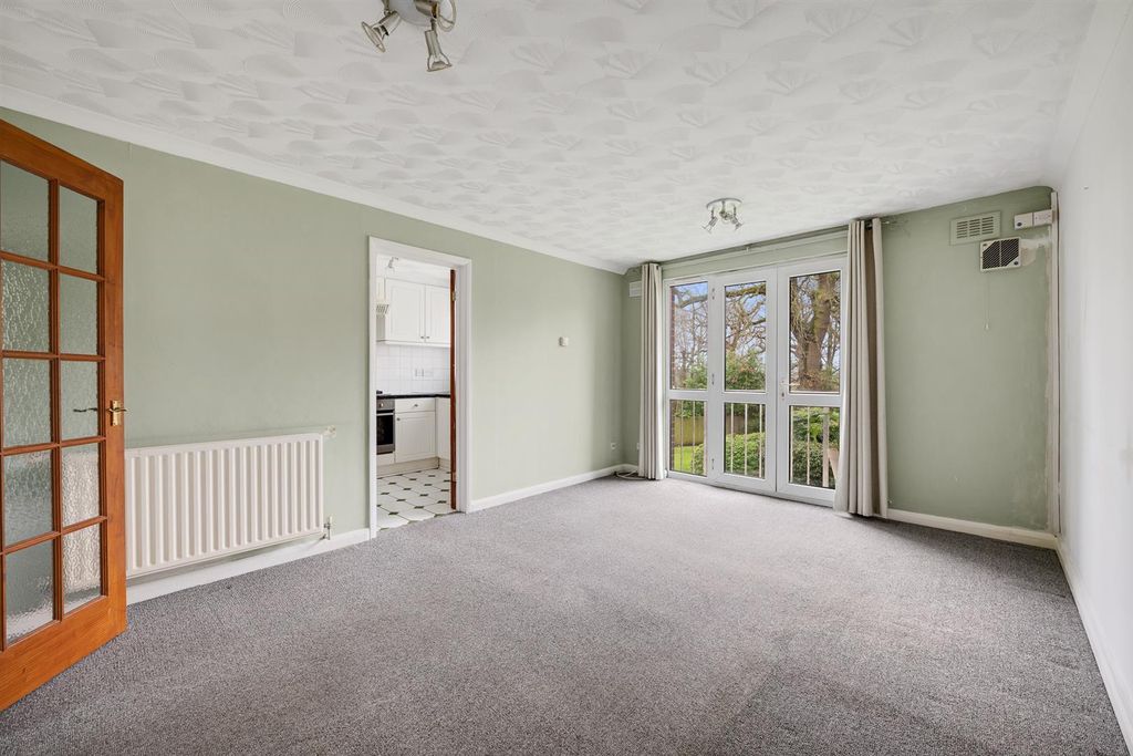 Property photo 2 of 11 Lounge