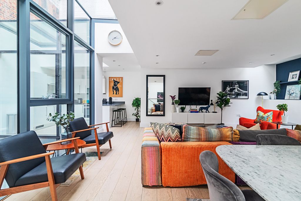 Property photo 1 of 39 Lincolns_Inn_Fields_01