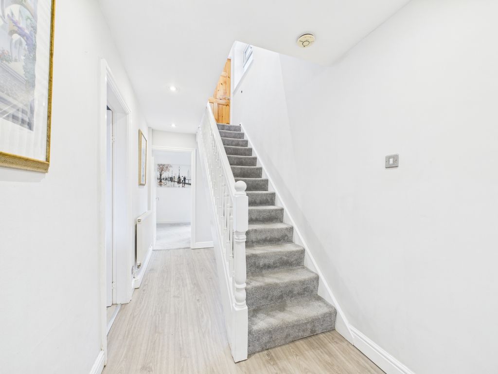 Property photo 2 of 15 Cam02386G0-Pr0151-Still024