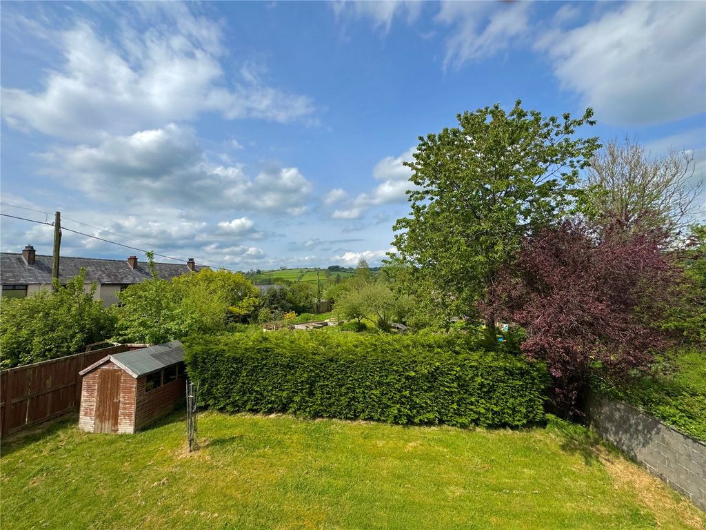 Property photo 2 of 19 Picture No. 12