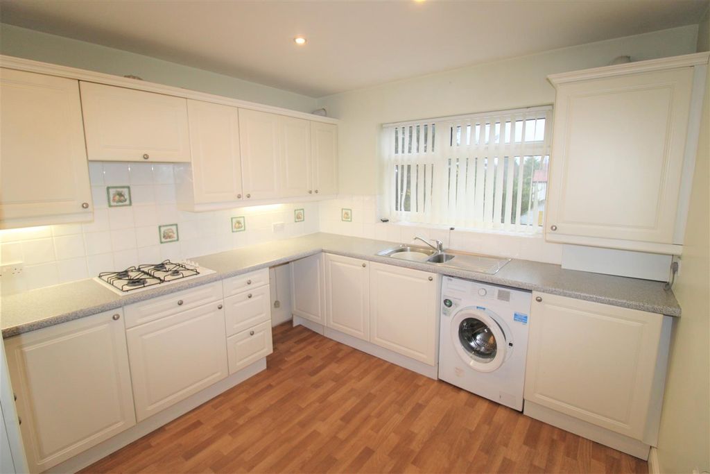 Property photo 3 of 16 Kitchen