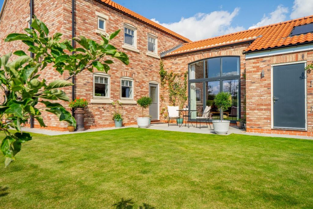 Property photo 1 of 29 2Hr-27.Jpg