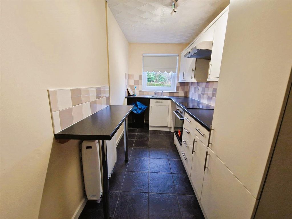 Property photo 2 of 12 1000118852.Jpg