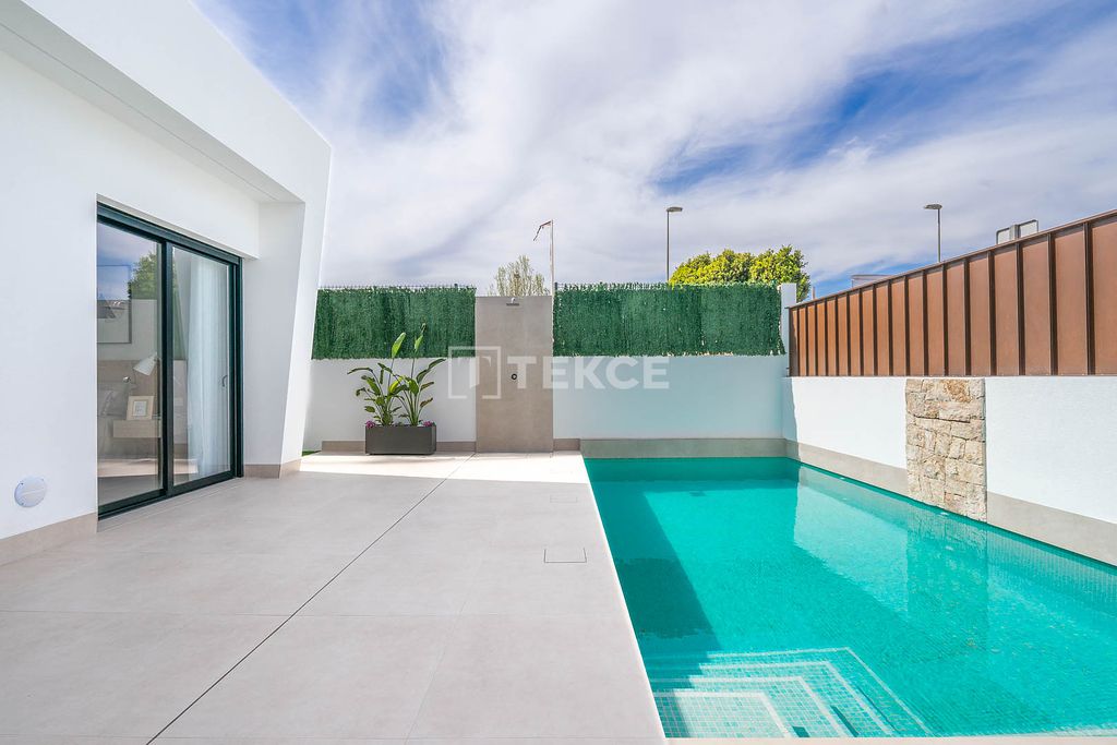 Property photo 2 of 32