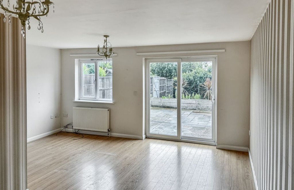 Property photo 2 of 21