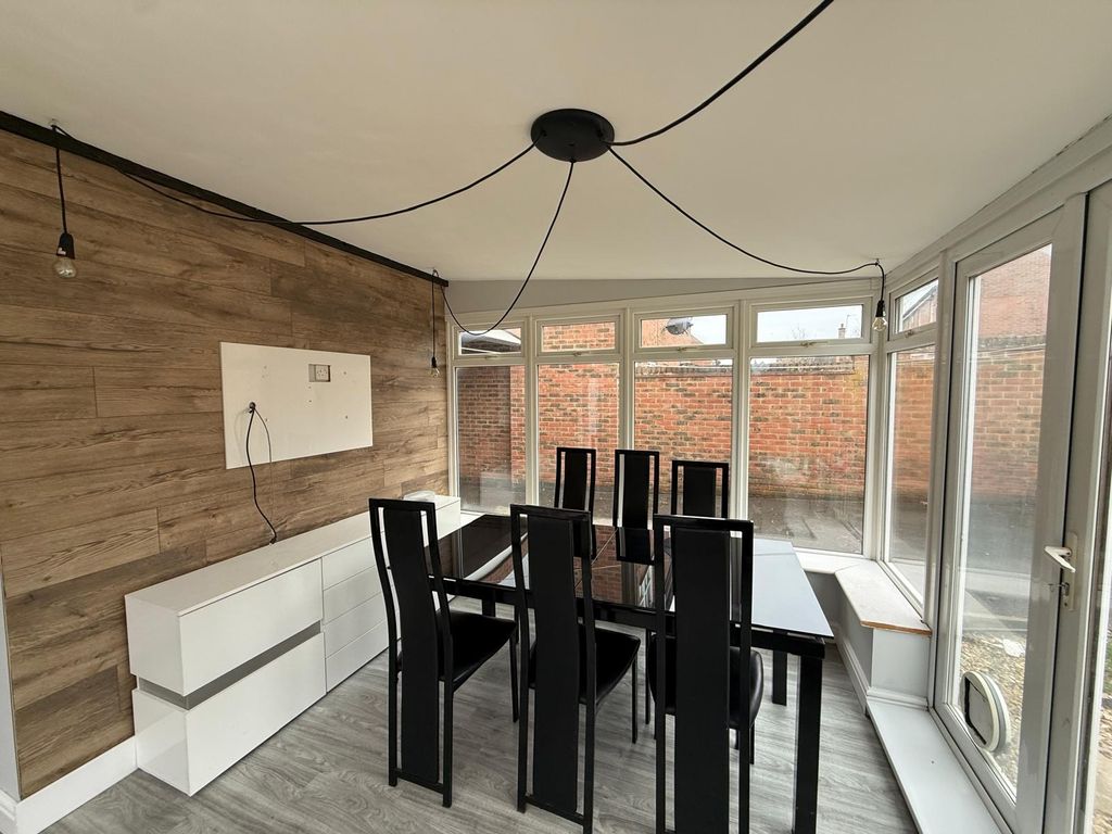 Property photo 3 of 12 Conservatory