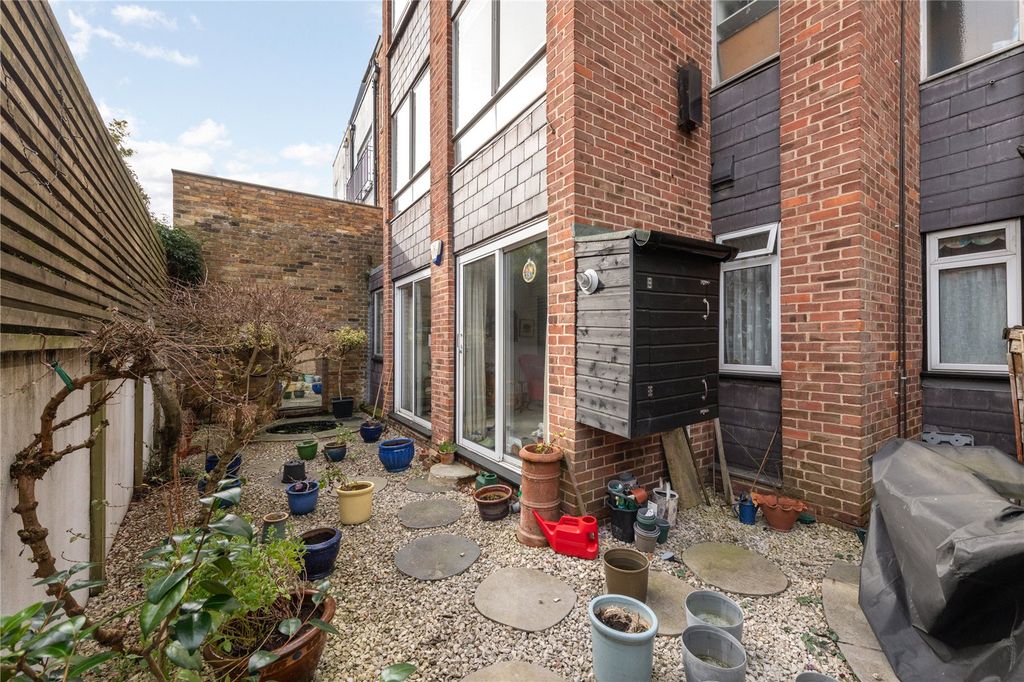 Property photo 2 of 15 Picture No. 11