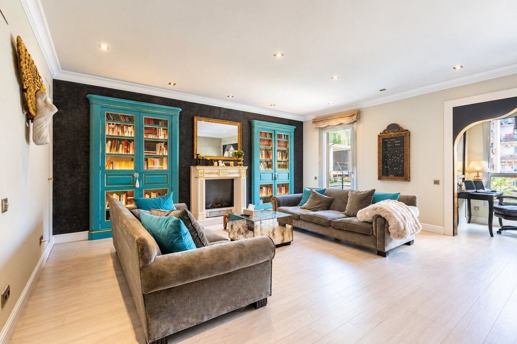 Property photo 1 of 45 Fantastic And Spacious Apartment With A Luxury Refurbishment In The Eixample