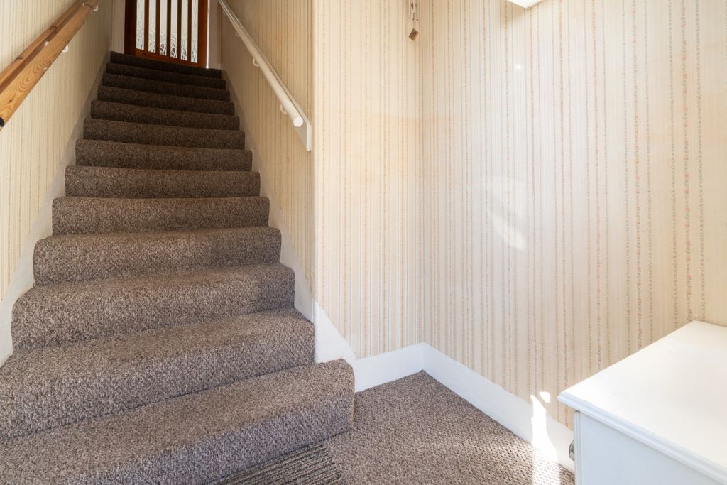 Property photo 2 of 19 56 Stuart Terrace, Bathgate, Eh48 1Eg (12)