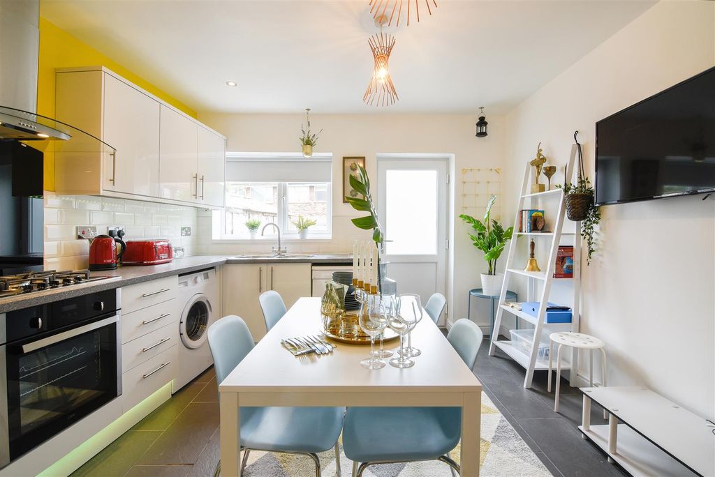 Property photo 2 of 8 35 Lilac Grove-12.Jpg