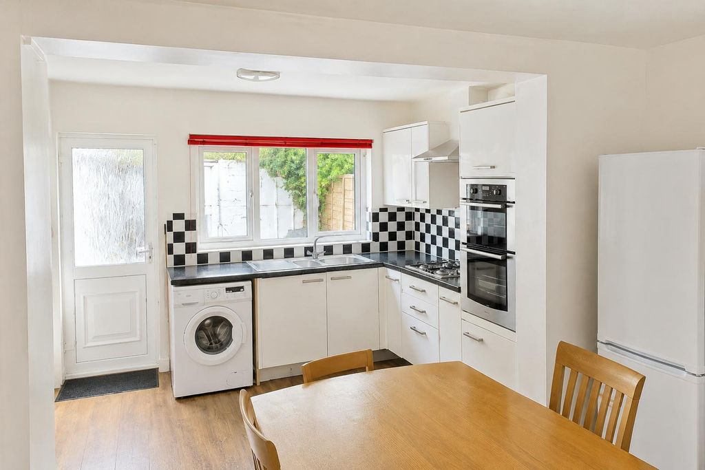 Property photo 1 of 7 Kitchen.Jpg