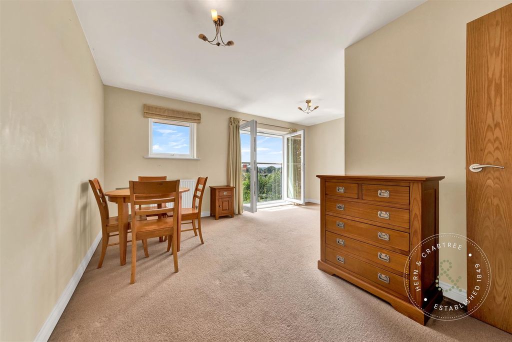 Property photo 2 of 14 Clive-Hall-Court-05.Jpg