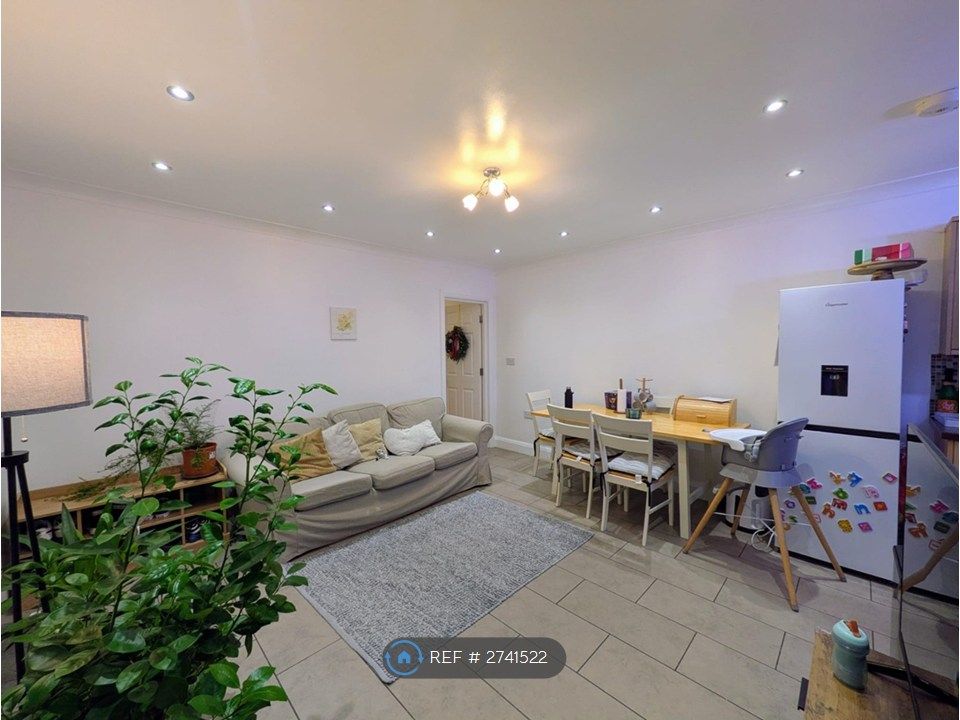 Property photo 3 of 15 Reception Area 17m2