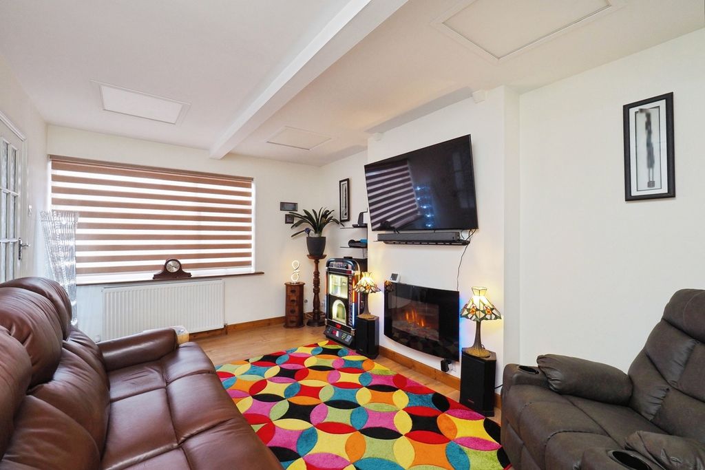 Property photo 3 of 24 Pbox-Img.Jpg