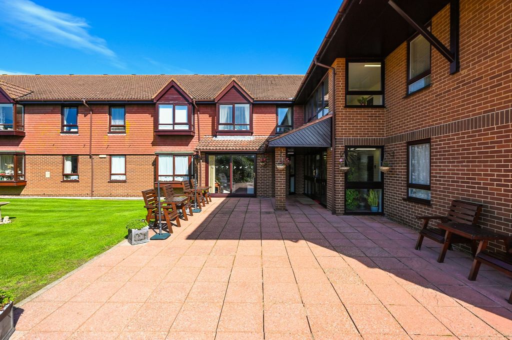 Property photo 1 of 11