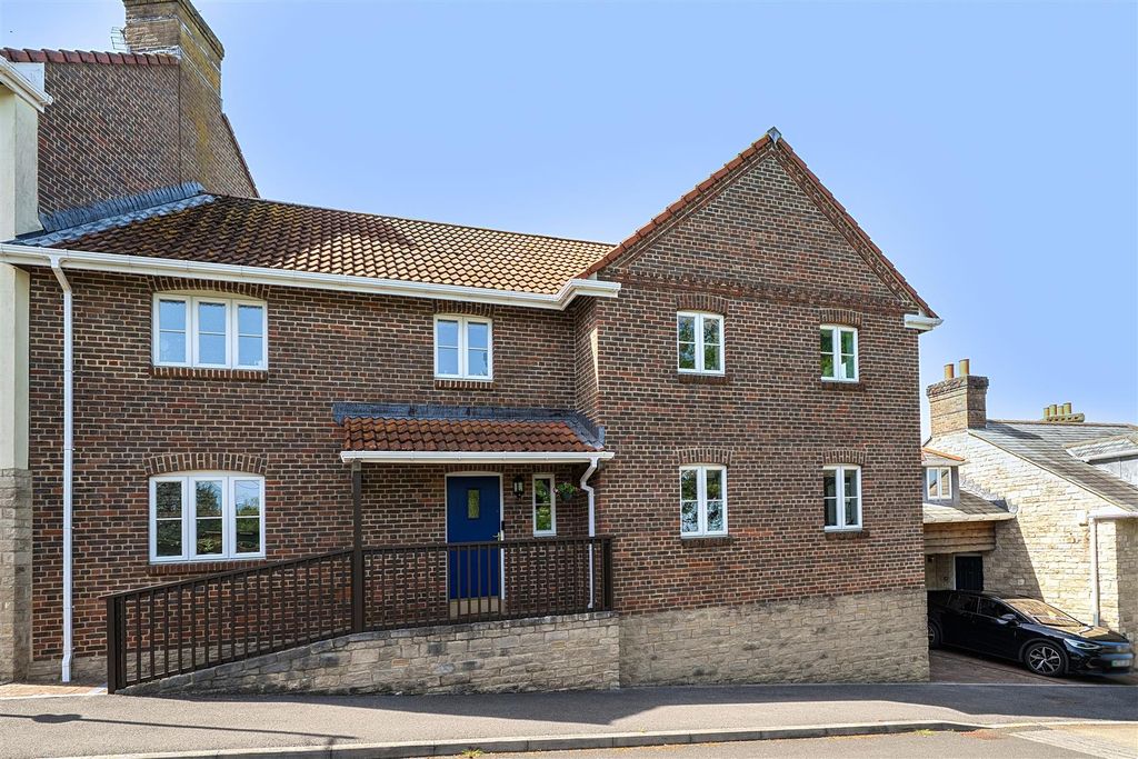 Property photo 1 of 18 1459496-26-6A1086F8c072A.Jpg