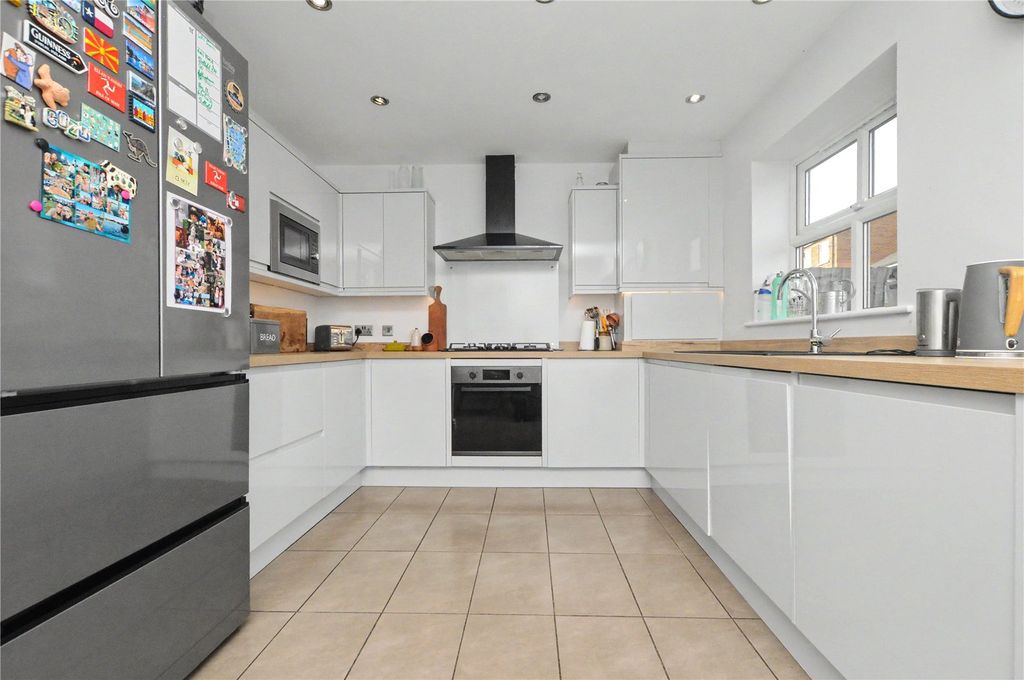 Property photo 3 of 23 Picture No. 11
