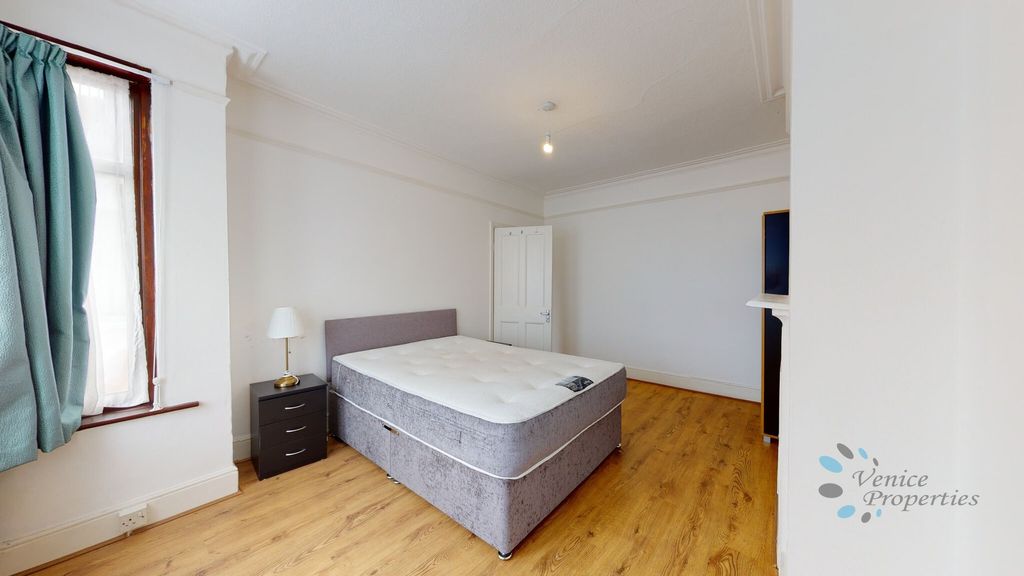 Property photo 1 of 27