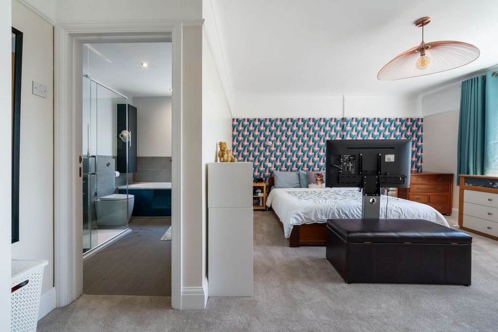 Additional image 8 of 6 bed detached house for salePenshurst Gardens, Edgware HA8