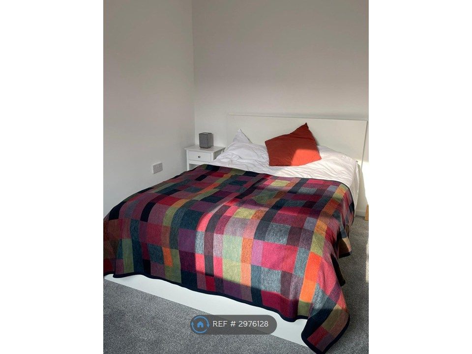 Property photo 2 of 23 Room 2 - Available On 1st October
