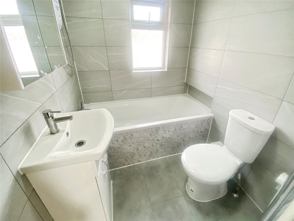 Property photo 3 of 14 Bathroom