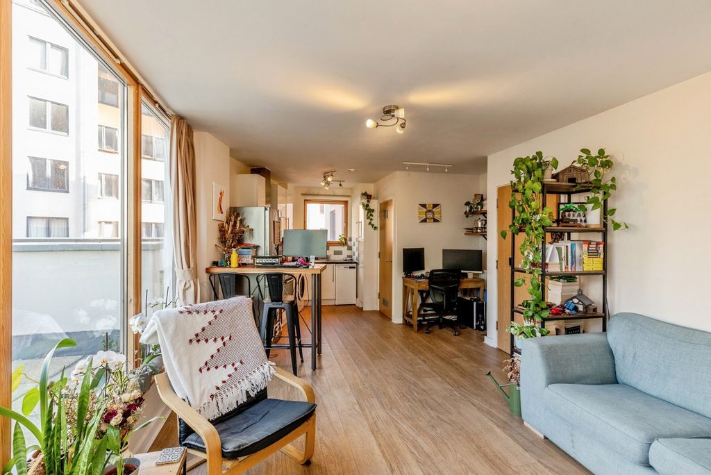 Property photo 3 of 12 Pbox-Img.Jpg