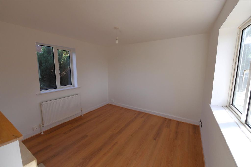 Property photo 3 of 14 Dining Room