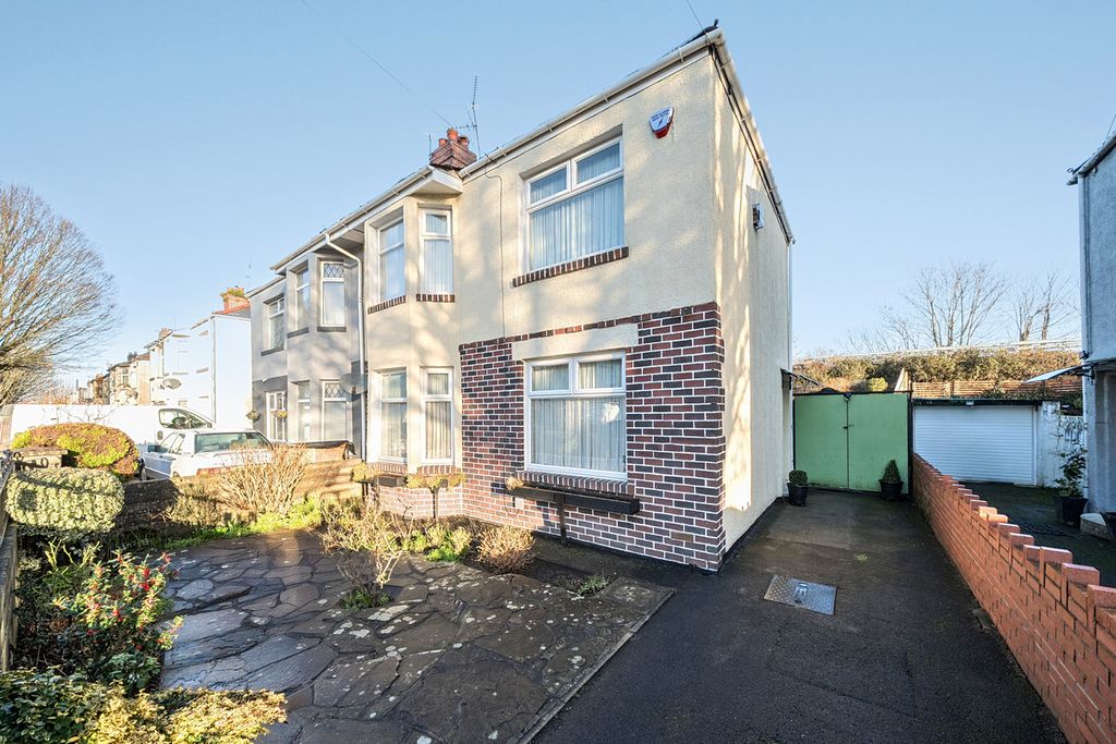 Property photo 2 of 18