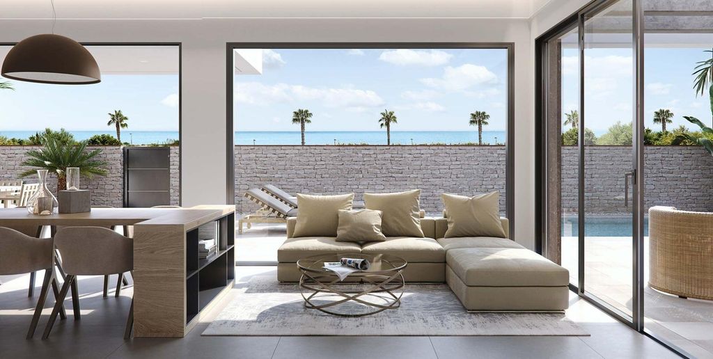 Property photo 1 of 8 Independent Dwelling 100 m From The Beach With 4 Bedrooms, One With A Full Bathroom, Furnished Kitchen With Top-Quality Materials Chosen By The Owner, Including Appliances, In An Open-Plan Concept With The Dining Area Surrounded By Large Windows That Prov